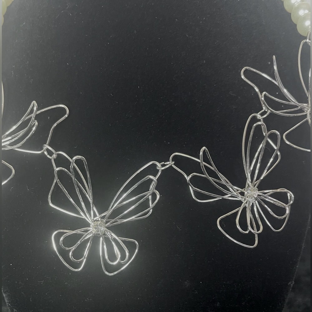 Faux Pearl & Silver Butterflies w/Rhinestone Necklace 16”-19” Extension NWOT - Picture 3 of 7